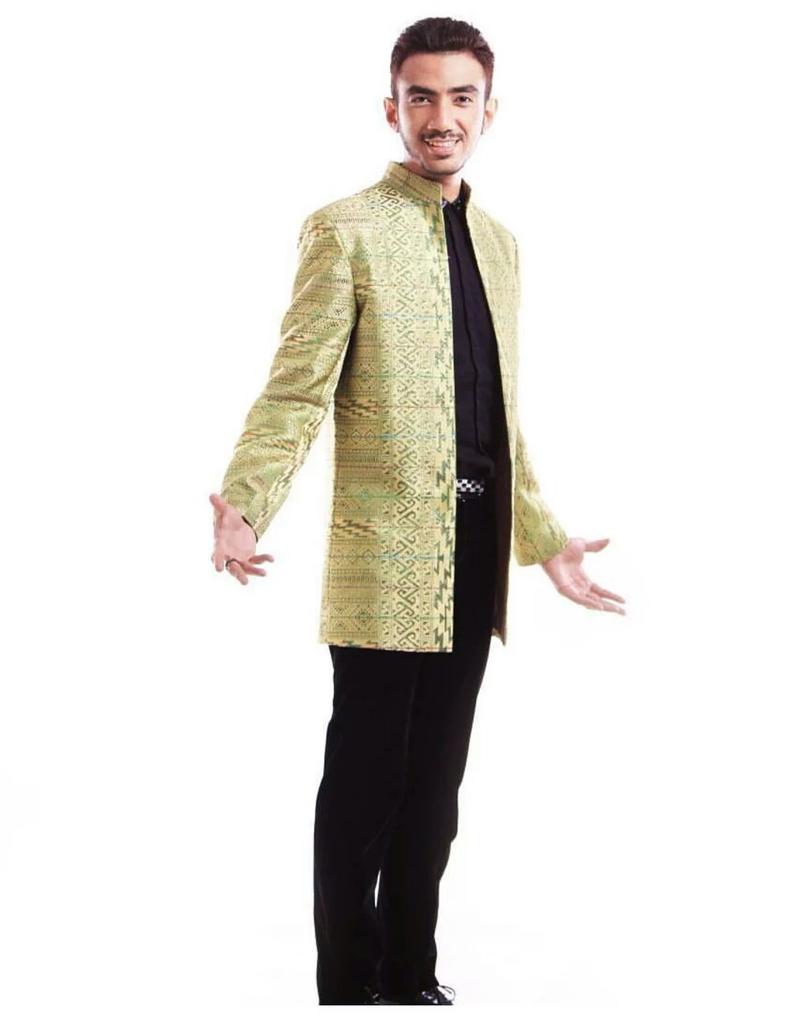 Ambar_Veridiana's tweet photo. REZA ZAKARYA ADALAH penyanyi yg sangat teranugerah...have a look at this? bkn begitu @REZALLIANTS? https://t.co/eAz6UNoUtp