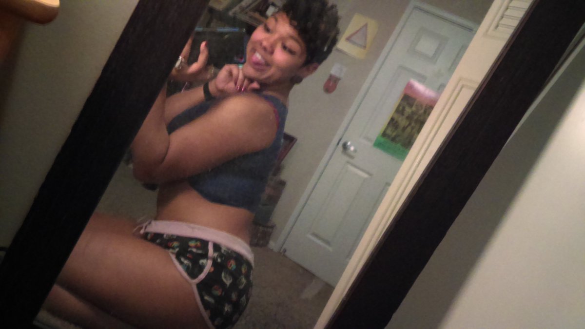 Im_that_auntie's tweet photo. Okay more body positivity featuring my first ever #thotpose https://t.co/rneBpjVeaG