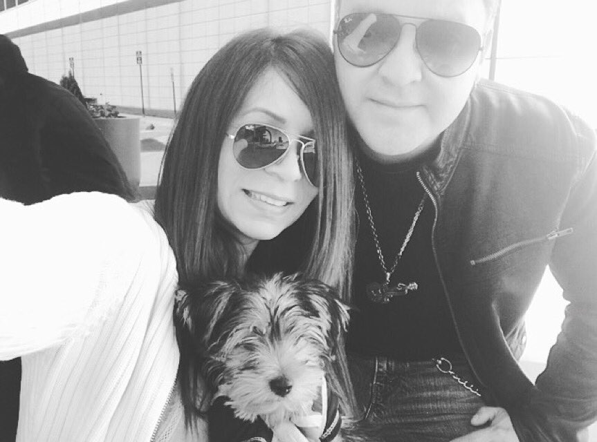 CHICOLOBOS's tweet photo. Rock &amp; Rolling in #Houston . The Rock &amp; roll Familia 🤘🏻🎸🐶 https://t.co/uX7Drujccc