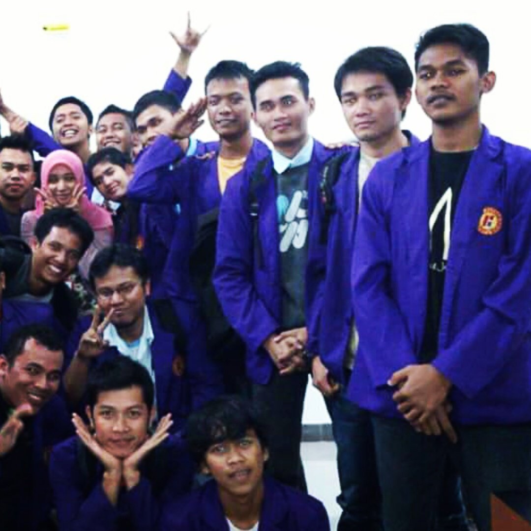 febbryferdana's tweet photo. Dah 3 tahun ne fhoto... Ehmm.. Carilah perbedaannya..? https://t.co/lXrzA31pvn