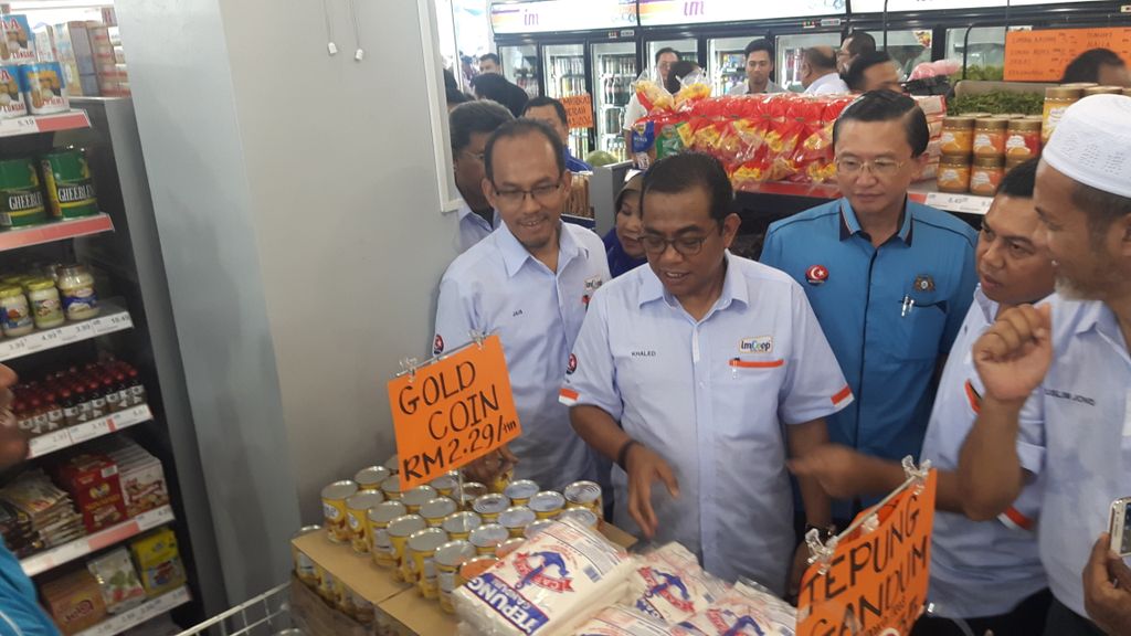 HASapardan's tweet photo. MB Johor Lancar #IMCoop Kedai Harga Patut Muafakat Johor, Sedia RM12j Untuk Kedai Harga Patut https://t.co/U5Jf3HkOZd