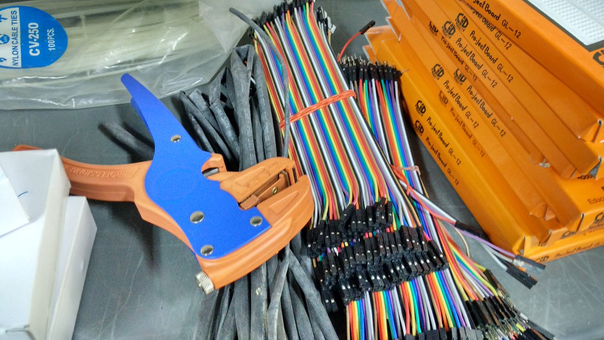JugaadMagazine's tweet photo. #AsylumHack meet jumper wires, heat shrink tubes and wire stripper (R to L). @makersasylum is making me smarter :) https://t.co/ptsrYaQ4Ft