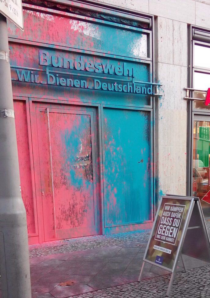 Klatttalk's tweet photo. @TraveldudeChris Meinungsfreiheit macht und hält dieses Land schön bunt. #democracymatters #aktivattraktivanders https://t.co/KDNeEudL3Y