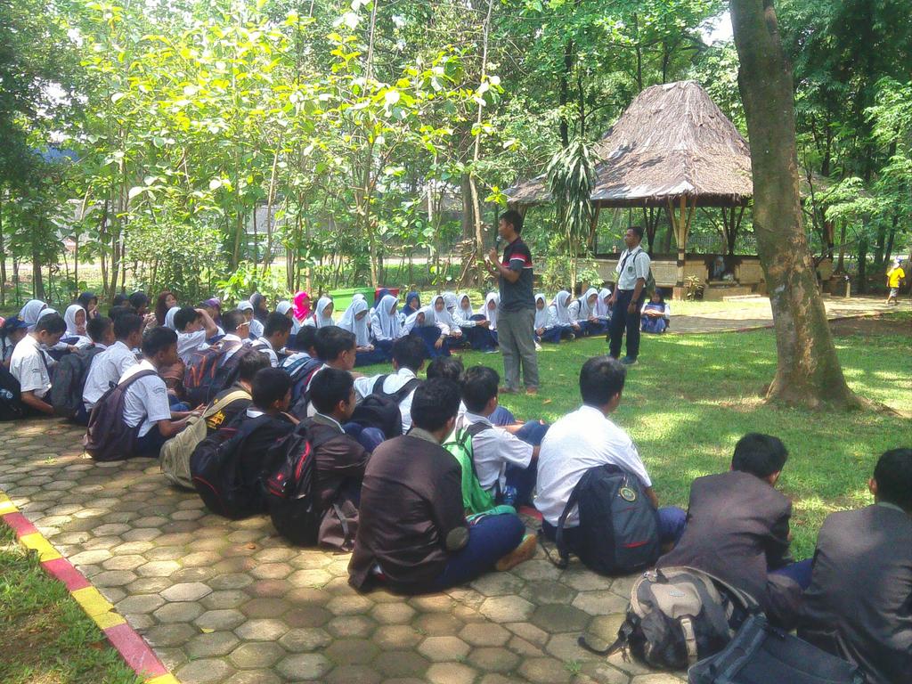 putriikhairina's tweet photo. @GenZon3_ Materi dr ketua ikosi kak @hasbiprasetya.
@idepblue @widyarain @Zu_Atqiya @pusparini_puspa  @shm_mushaffa https://t.co/FPbtDGwhsn