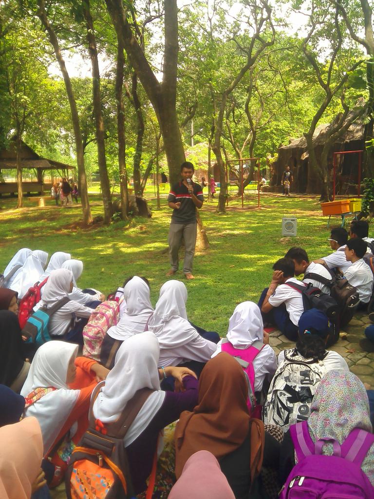 putriikhairina's tweet photo. @GenZon3_ Materi dr ketua ikosi kak @hasbiprasetya.
@idepblue @widyarain @Zu_Atqiya @pusparini_puspa  @shm_mushaffa https://t.co/FPbtDGwhsn