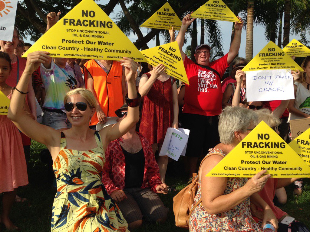 prpippo's tweet photo. Celebrating record numbers at Darwin's #peoplesclimate March. No #fracking https://t.co/mAVZbG1jcP @350