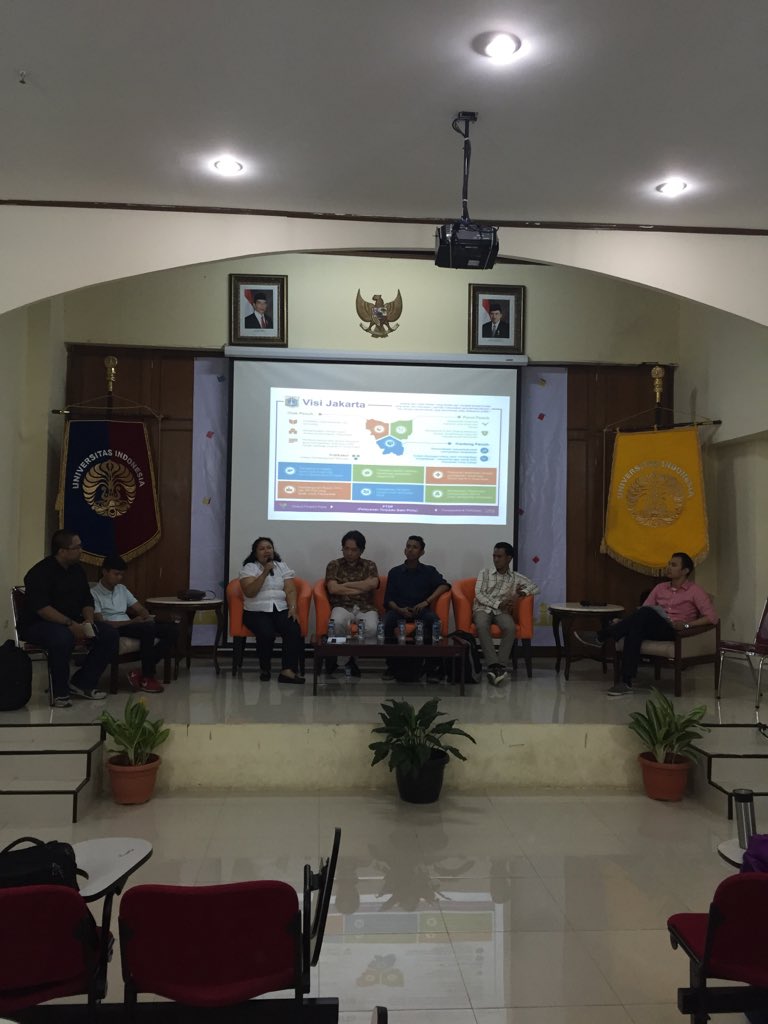 FASILKOM_UI's tweet image. Sesi workshop telah dimulai  @tech4asia #OpenDataWorkshop #ScrapthonGoesToCampus #Scrapathon #seatti #UIFasilkom