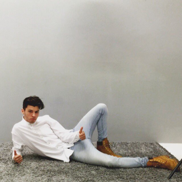 KonnakolEmily's tweet photo. @SimonCowell you said he was a dark horse & that you really like him and his voice #SignJamesGraham @itsjamesgraham https://t.co/r9dXq8iEt6