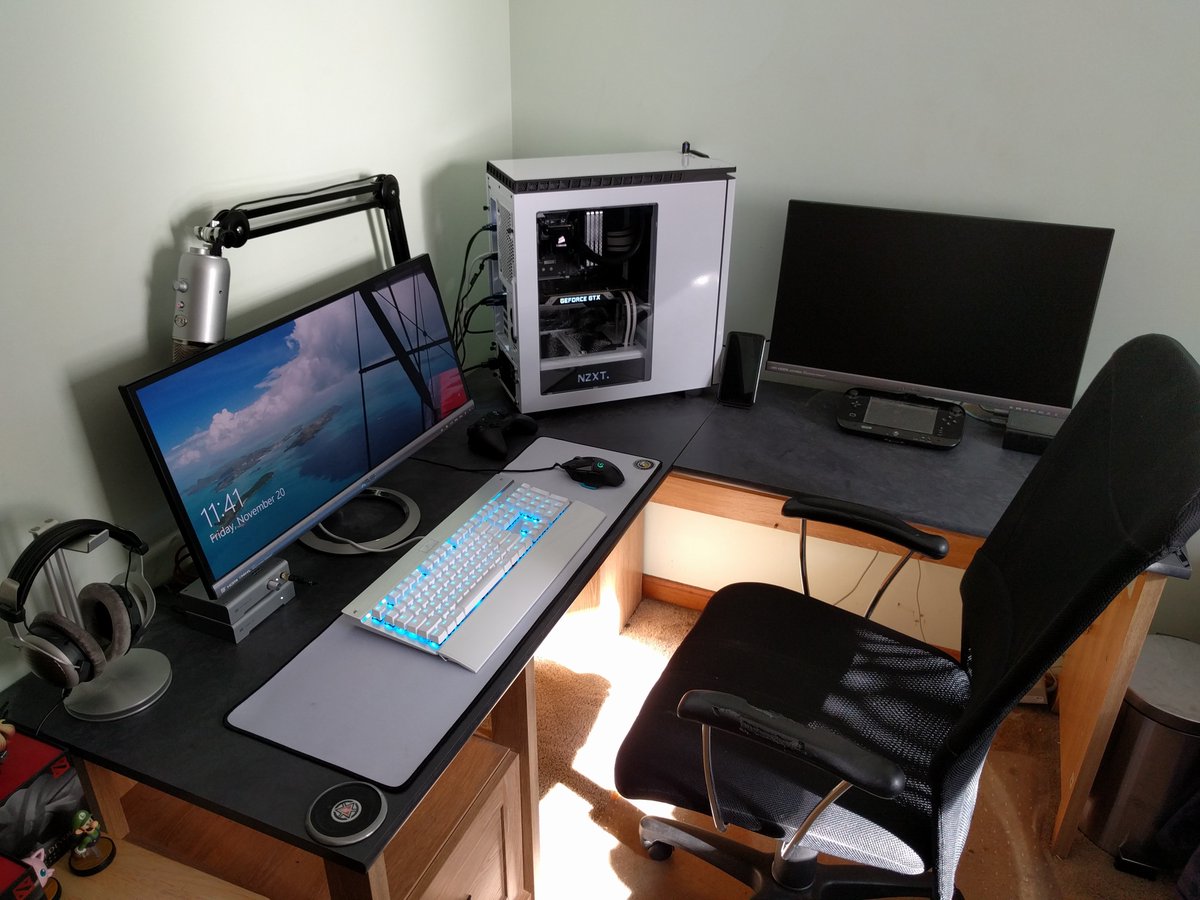 GamerSetups's tweet photo. Nice ultra widescreen setup from /u/Clipboards https://t.co/2qztnyt7vx