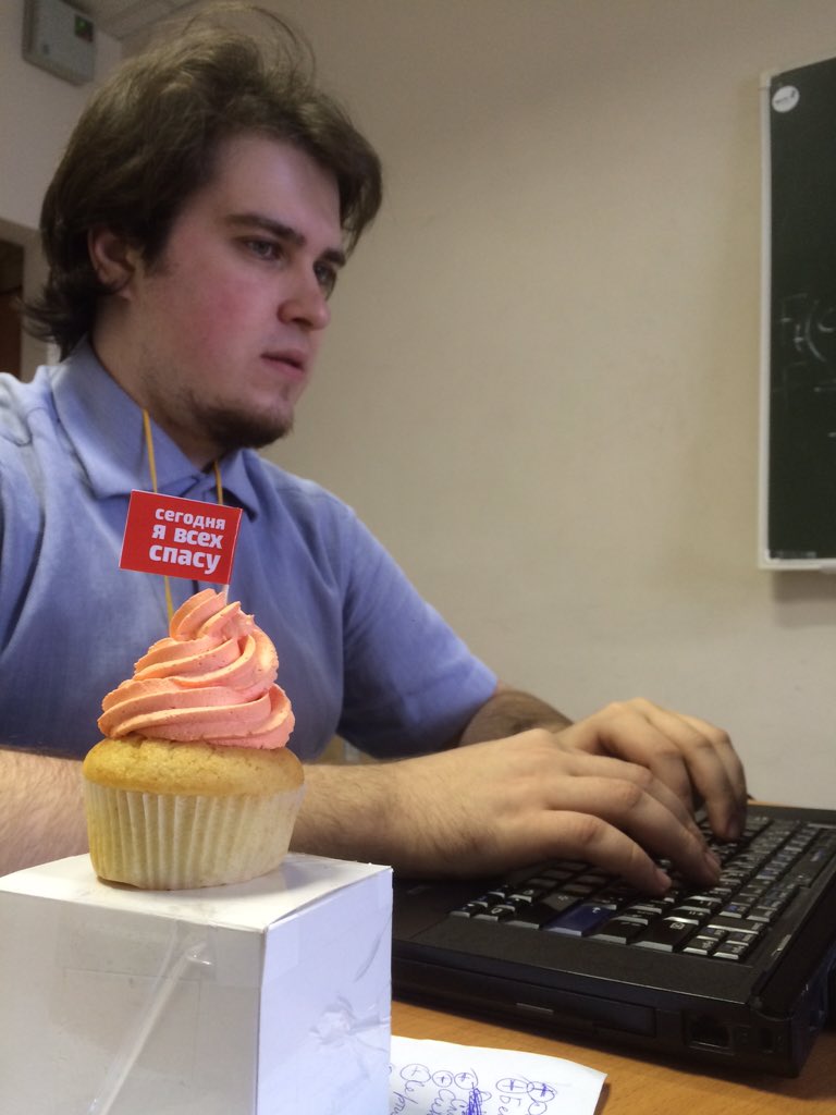 Директор соревнований <a href="/AndrewGein/">Андрей Гейн</a> усталым голосом: "Я сегодня всех спасу!.."

#qctf