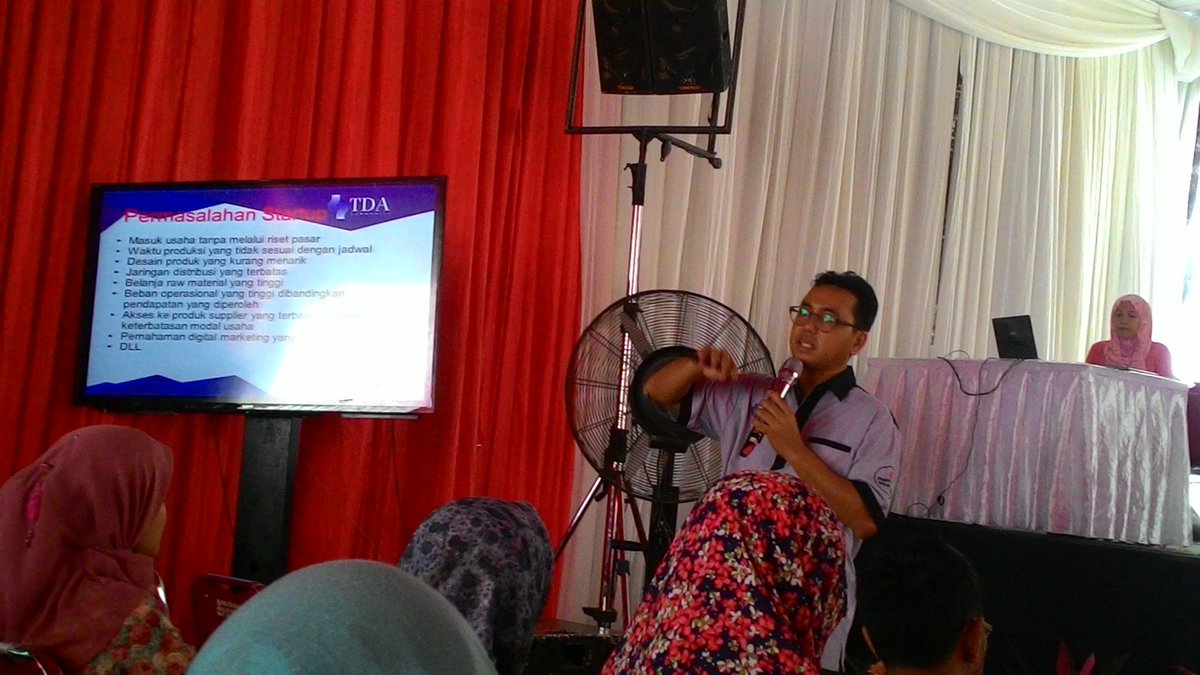 #PWDepok2015 Perwakilan <a href="/TanganDiAtas/">Komunitas Pengusaha Tangan Di Atas (TDA)</a> membahas ttg TDA Mart. Marketplacenya TDA, Tempat bertemu produser &amp; reseller.