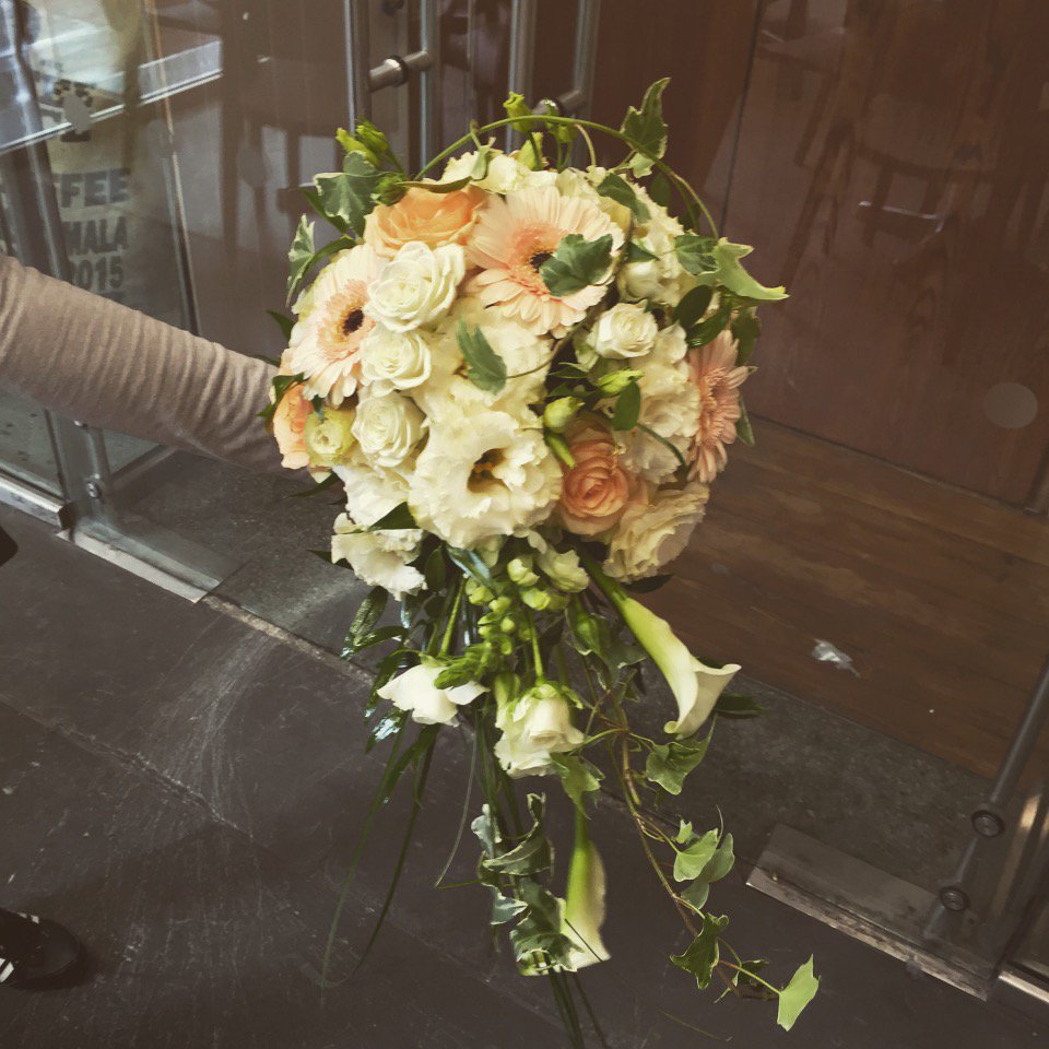 TurnersFlorists's tweet photo. #wedding #bouquet #white #cream #flowers #flowerslovers #flowershop #florist https://t.co/R88aZpVuxv