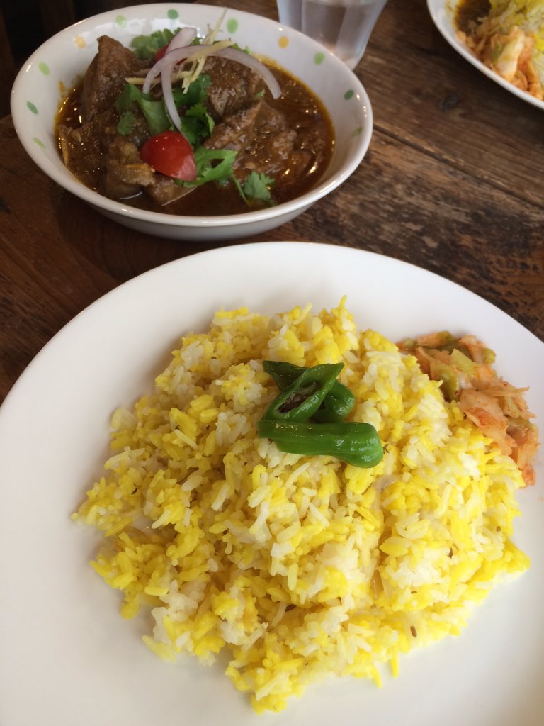 Masa On Twitter 高宮 クボカリー で骨付き牛肉カレー デッカい肉がゴロゴロのスパイスが効いたカレー カミさんはチキンカレー 高宮は かもめ食堂 や パラカス などカレー屋激戦区だな Https T Co D9hclsnmkc