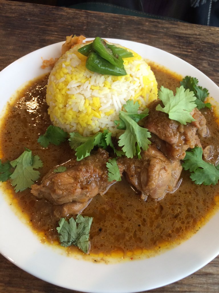 Masa On Twitter 高宮 クボカリー で骨付き牛肉カレー デッカい肉がゴロゴロのスパイスが効いたカレー カミさんはチキンカレー 高宮は かもめ食堂 や パラカス などカレー屋激戦区だな Https T Co D9hclsnmkc