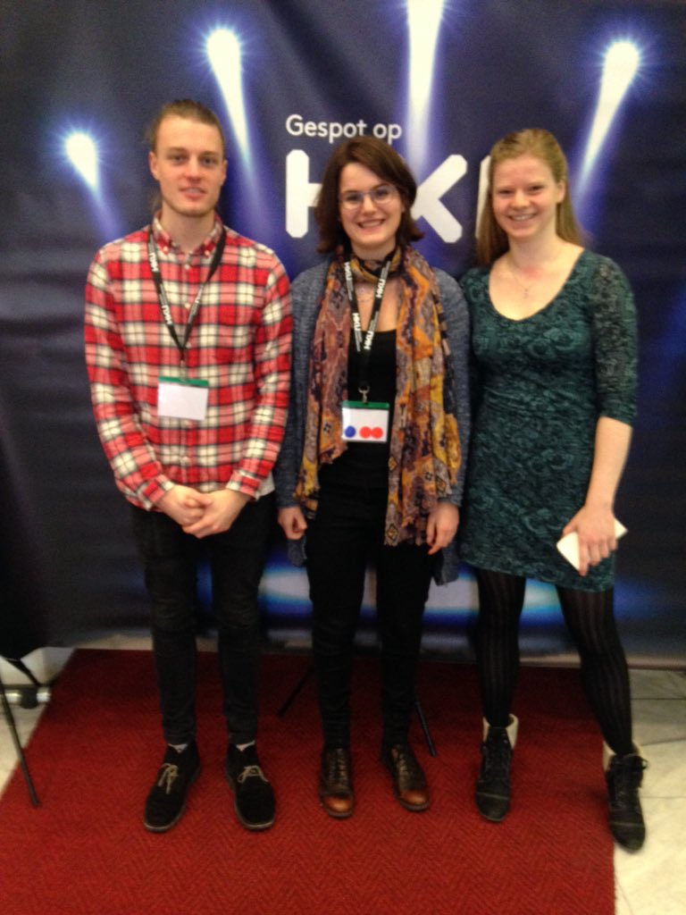 loeswernsen's tweet photo. Studenten staan al klaar om bezoekers te ontvangen #gespotophku https://t.co/08qFjam47P