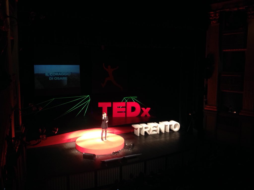 Dal non parlare con gli sconosciuti alla disinibizione tecnologica #TEDxTrento #ilcoraggiodiosare @mahfranke