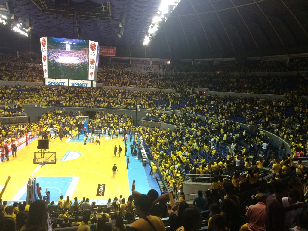 bibingkyle's tweet photo. Feu side pero go USTeeee pa rin! Tayo'y magtutuos muli 😏 #suwagin #lapain #feust @hilarioushahaha https://t.co/sHf7Ld7QQi