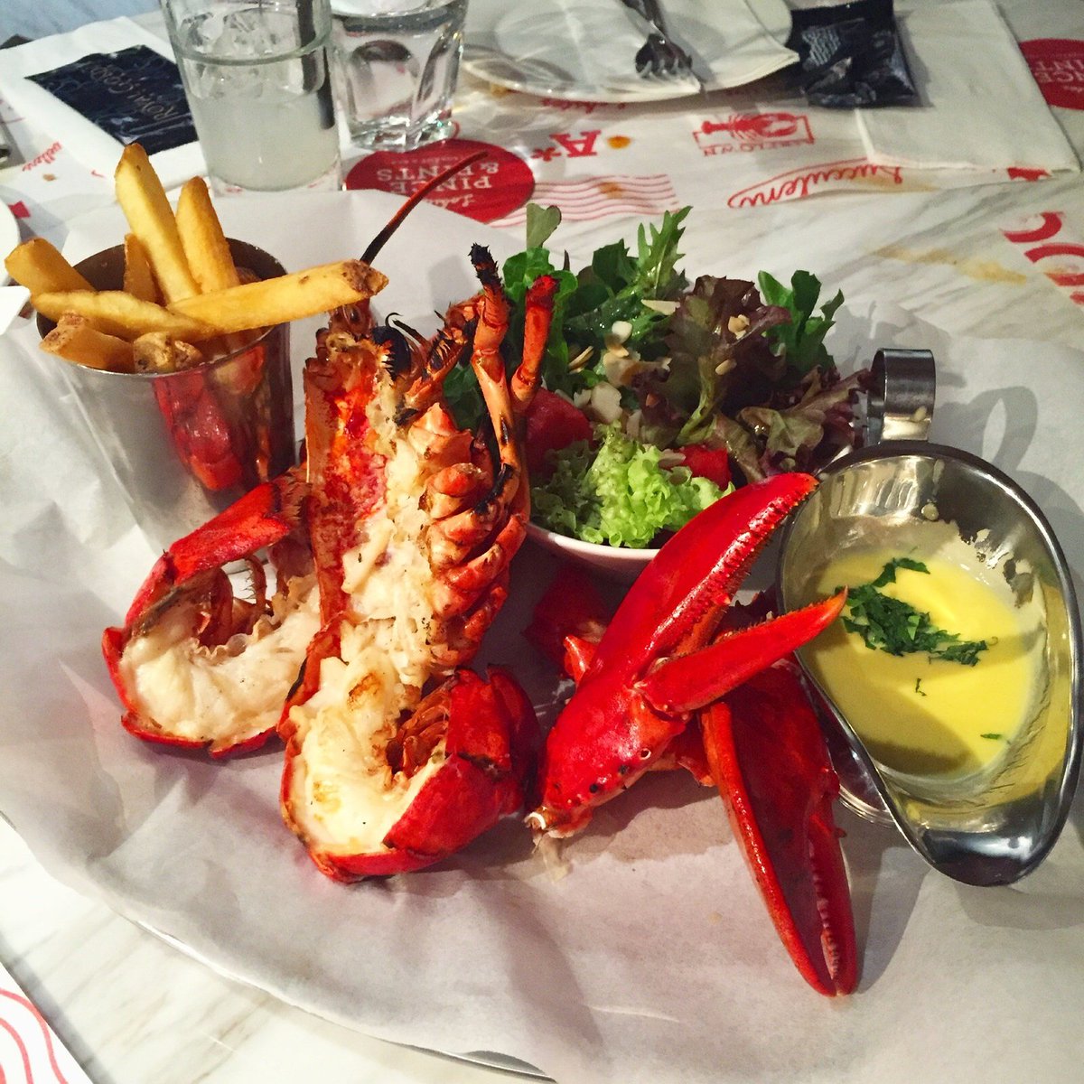 MrCrabBuffet's tweet photo. RT https://t.co/F9kOYWZf0l #PinceAndPints is just lobs-terrific! Fresh &amp; succulent Maine Lobster air flown from t… https://t.co/HkgM4VSy8y