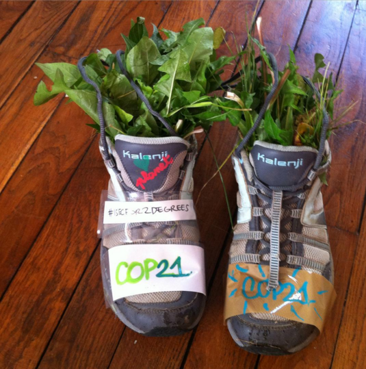 1secfor2degrees's tweet photo. @MarcheClimat Les chaussures #1secfor2degrees marcheront pour nous à la #marcheclimat #climatemarch #goCOP21 https://t.co/Fr2WzyMUv3