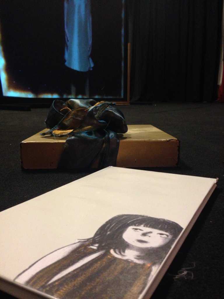 Nel frattempo, a <a href="/TeatroDelfino/">Teatro Delfino</a>... #Mirror <a href="/CompagniaMaMiMo/">Centro Teatrale MaMiMò</a> @CLAPS_circuito #SuzyLeeSilentBook