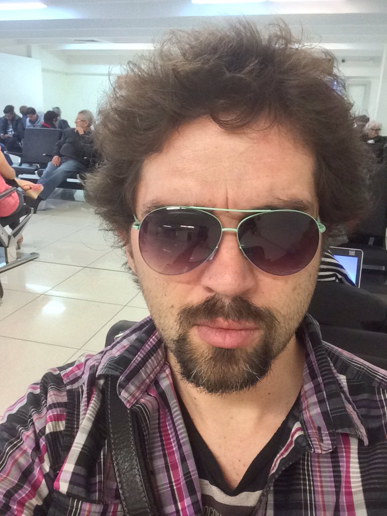 Ponchote's tweet photo. Adivinen quién va rumbo a Merida sin haber dormido NADA , a cerrar gira por el Sur con @ObraPanDeMuerto 😁😁😁😁😁 https://t.co/4nZL5OyqIn