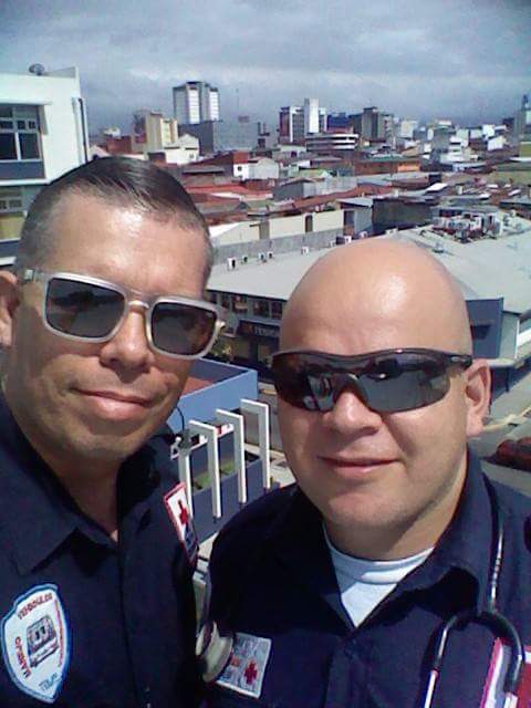 Maurici99057514's tweet photo. Aquí con mi compañero Roberto Carlos Duran Solis,Edificio Metropolitano Cruz Roja Costarricense..#COMSER https://t.co/v7iKjUZFdj