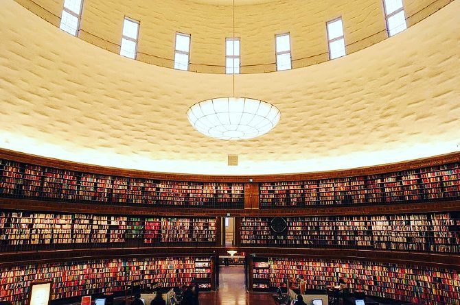 CafeParaLeer's tweet photo. La biblioteca de Peckham en el sur de Londres. Fue diseñada por los arquitectos William Alsop y Störmer de Alsop Ar… https://t.co/KxffQ56Lon