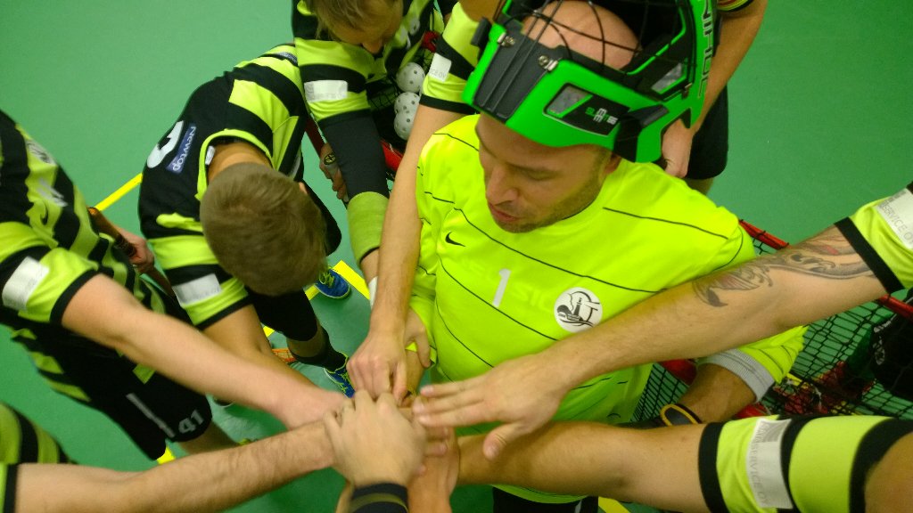 osunnari's tweet photo. Pelaajan juhlapäivä. Mun Joukkue. Te ansaitsette Kultaa. #SBSKM #Salibandy #ESKST #Shoko #silputlentää #puff #RK2015 https://t.co/jNjFJUOElw