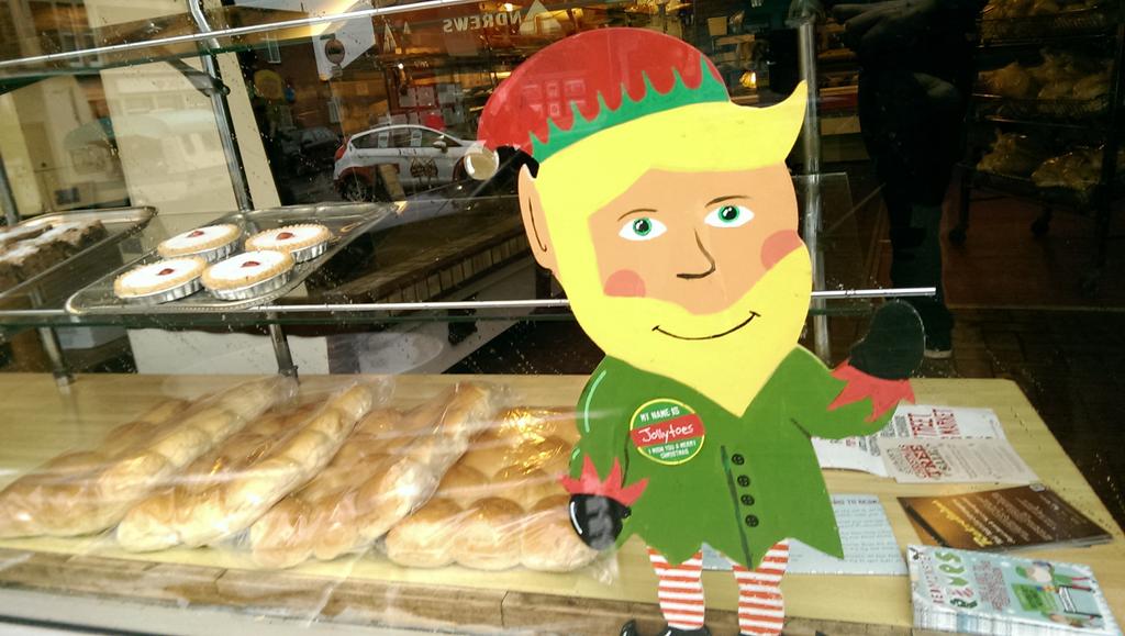 Bristol52's tweet photo. Which is the odd elf out? #elfminster https://t.co/ICsm28YwnF