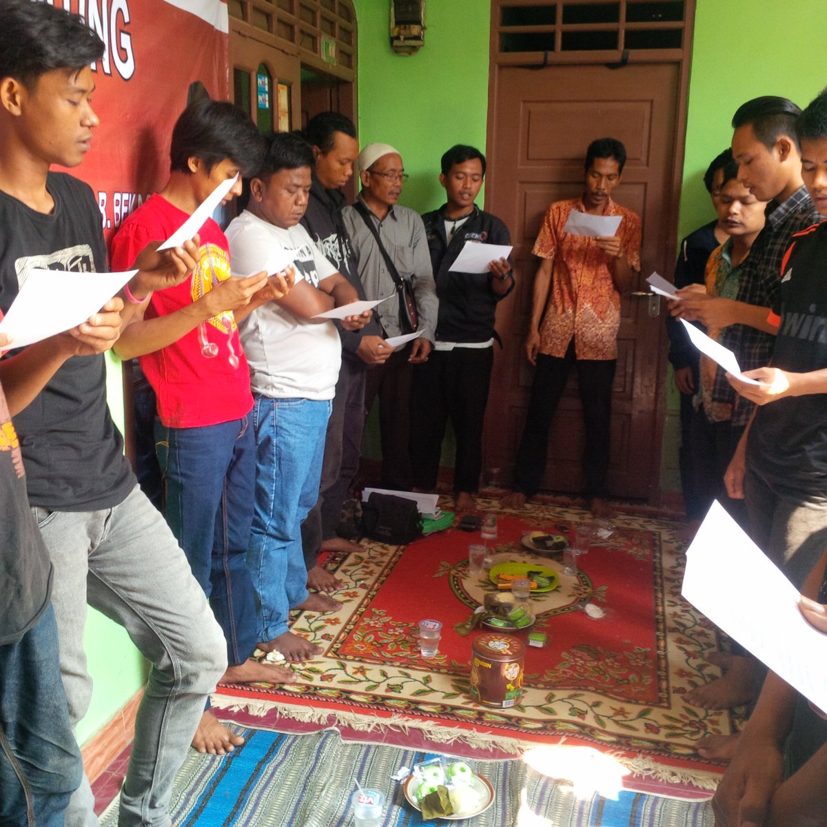 paccikutra's tweet photo. Pelaksanaan Musran Ranting Desa Karang Baru Periode 2015-2020, di dampingi binwil @Nyumarno @PDI_Perjuangan https://t.co/UrdZnLcMmN