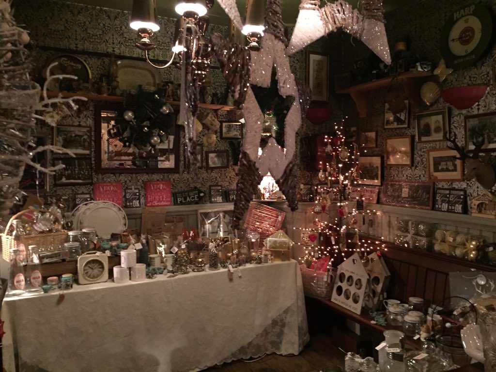 Christmas shop stocked and ready!! Join us the evening for Pizza, Prosecco and Prezzies. 6.30-9.00. 
The Kells x