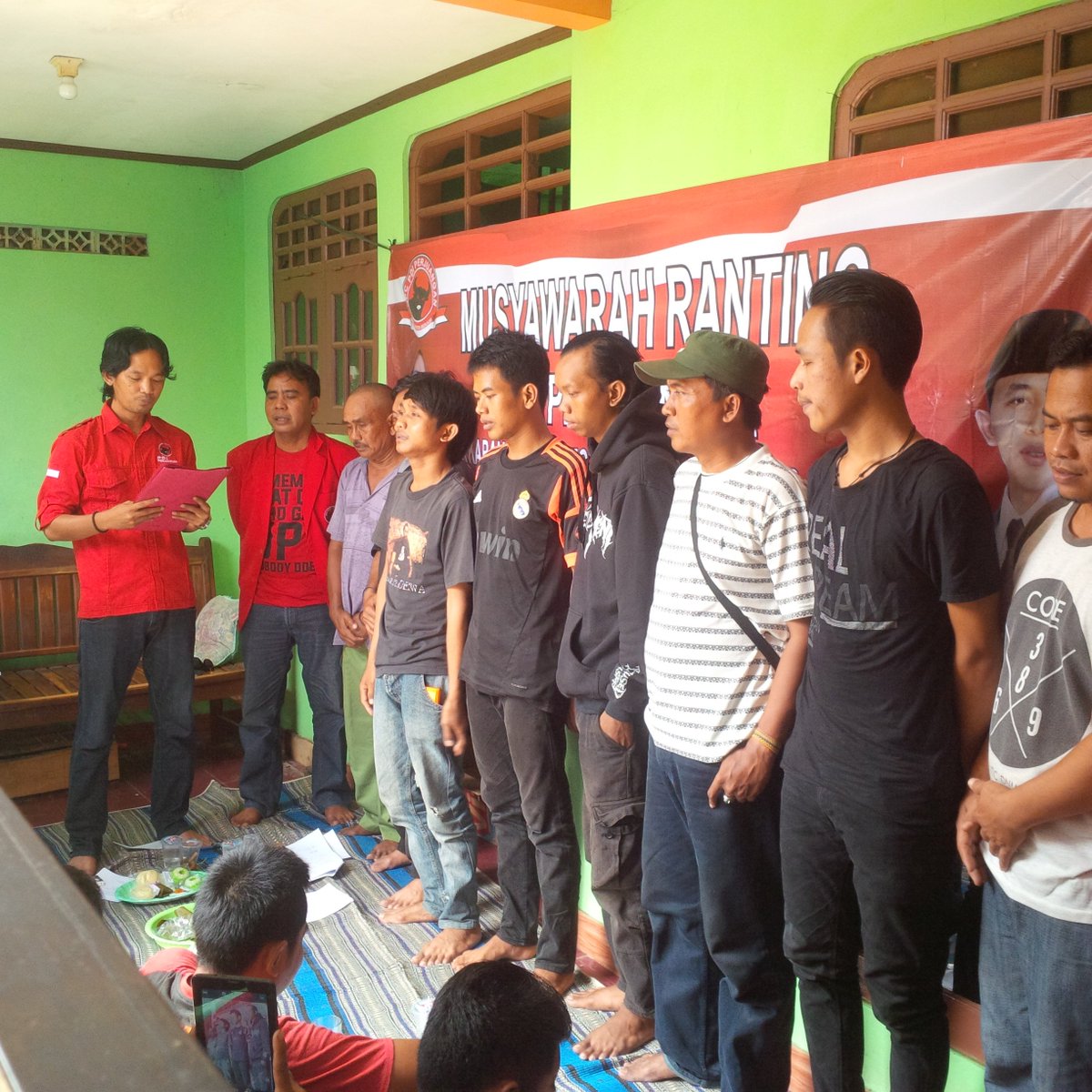 paccikutra's tweet photo. Pelaksanaan Musran Ranting Desa Karang Baru Periode 2015-2020, di dampingi binwil @Nyumarno @PDI_Perjuangan https://t.co/UrdZnLcMmN