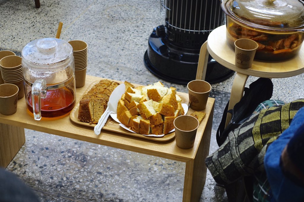 workonwork's tweet image. 오늘 추운 날씨에도 &quot;얕은 지식 토크&quot; 들러주신 분들, 말씀 나누어주신 모두 감사합니다. 토크 내용은 정리하여 워크온워크 웹사이트에 업데이트할 예정입니다. 다음 프로그램 &quot;그룹 명상&quot; 소식도 기다려주세요!