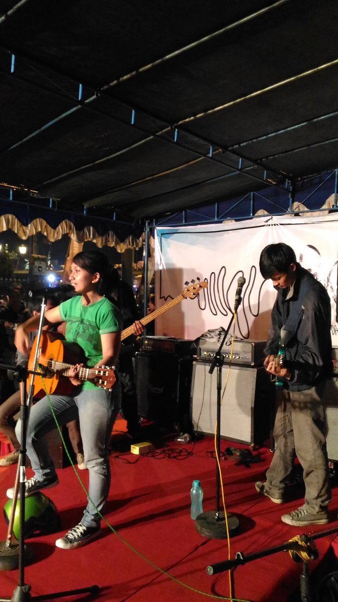 SSChildJogja's tweet photo. Guest Star kita kali ini ada Agoni Band dg lagu pertama "Jantung Kota yang Berlubang" #PERSEPSI #JogjaIlangRoso https://t.co/EhrFMaPEbB