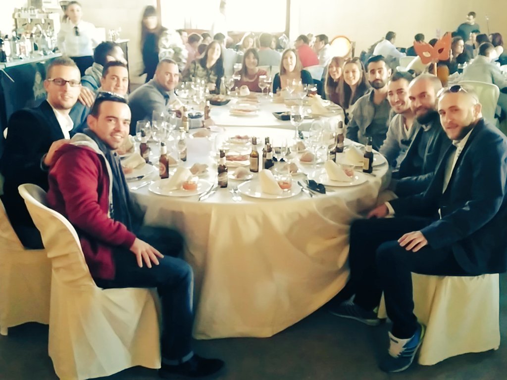 Chirigota_pozo's tweet photo. Ya estamos en la comida @PozoCarnaval https://t.co/6PHsdrcWuO