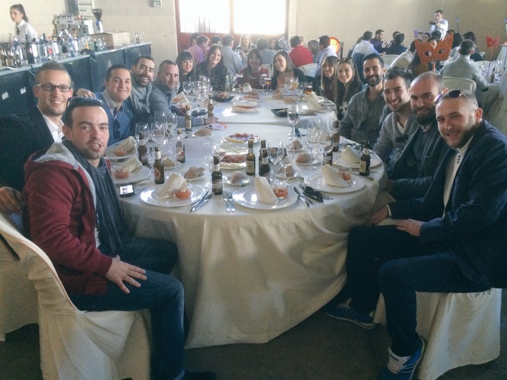 Chirigota_pozo's tweet photo. Ya estamos en la comida @PozoCarnaval https://t.co/6PHsdrcWuO