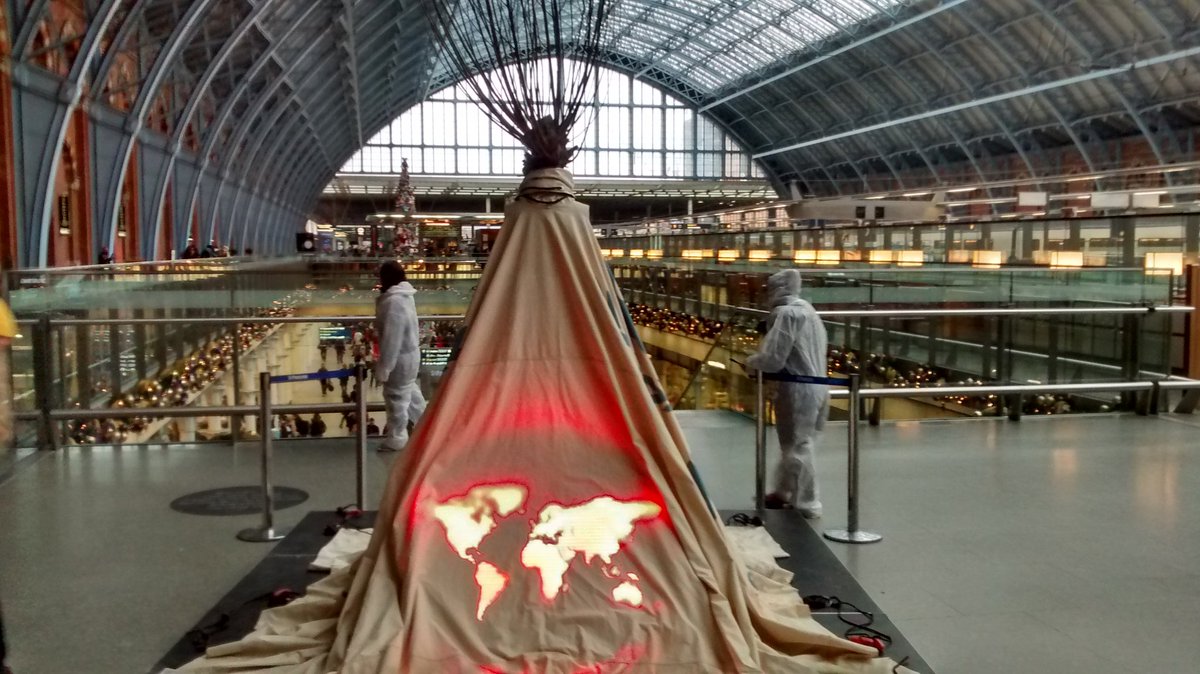 archive_ksa's tweet photo. Visit @ProfHelenStorey work amazing #Dress4OurTime at St Pancras Sat &amp; Sun to have your say on #climatechange https://t.co/57TE1Kd3pY