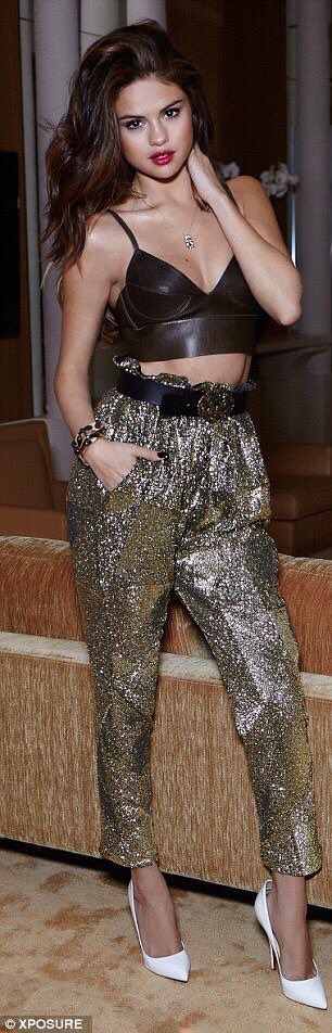 HotShowBizz's tweet photo. Selena Gomez is so beautiful https://t.co/IDlGxKpTW6