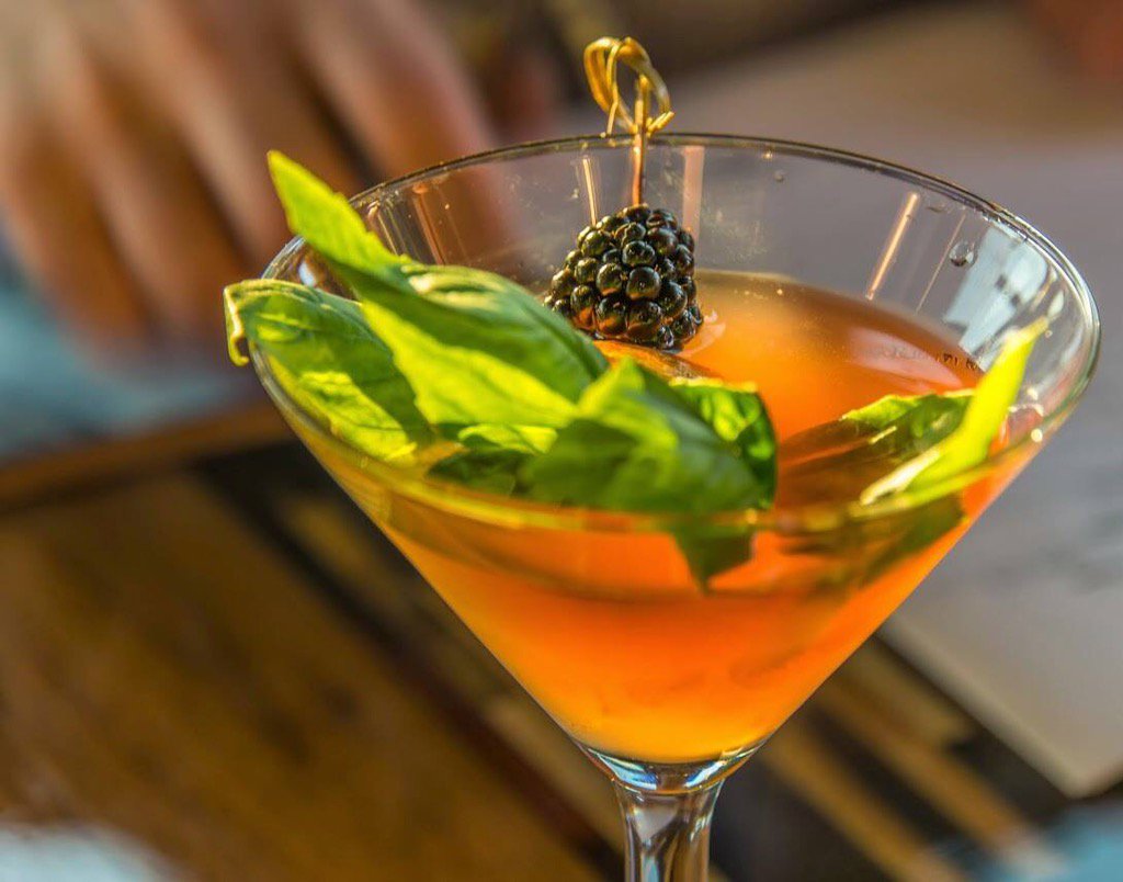 DixieVodka's tweet photo. The holidays call for good looking cocktails... and delicious ones. Check @ check. #Christmas https://t.co/1STWtpVxGW