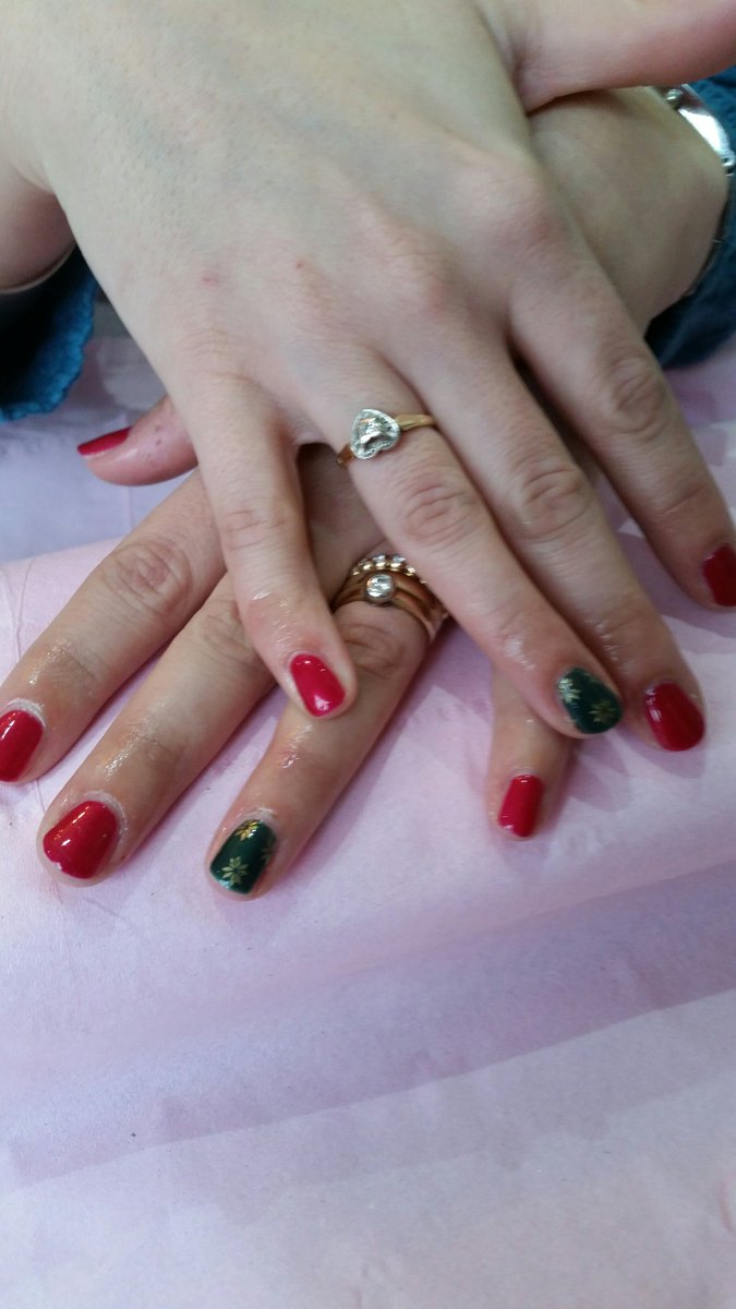 mirrormacc's tweet photo. #christmasnails #rednails #beautiful #shellac https://t.co/HqnBDgY2hl