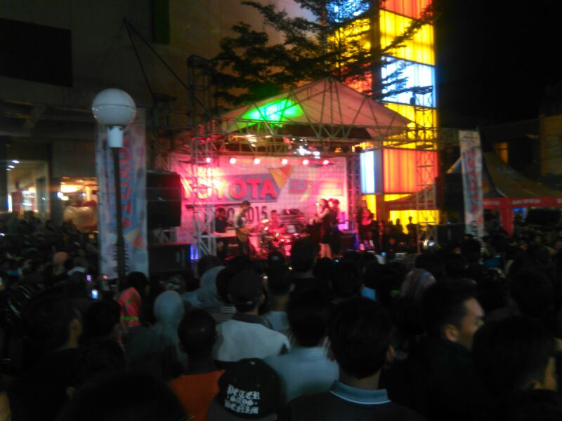 “<a href="/info_DURI/">infoduri</a>: .<a href="/MaudyMikha/">Mikha Tambayong</a> (Mika Tambayong) perform di TOYOTA EXPO Mal Mandau City. RAMEEEE !!...
. ”