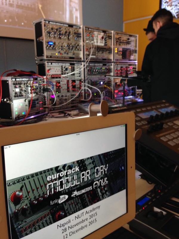 nutacademy's tweet image. Ci siamo ... #modularday #nutacademy #synth  #analog #system #napoli #producer #empro #workshop @FunkyJunkItaly