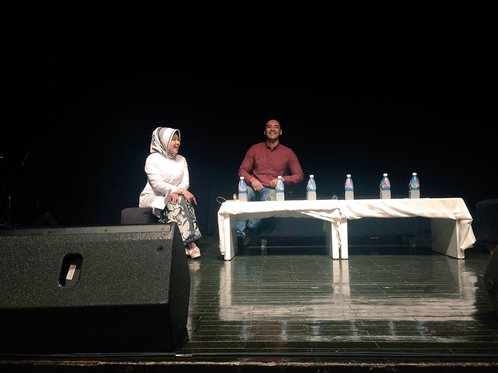 IndonesianYouth's tweet photo. Pembicara kedua Surprise Session Festival #IYC 2015 adalah @bayu_ario. #IYCss https://t.co/GDhcaWAQFF
