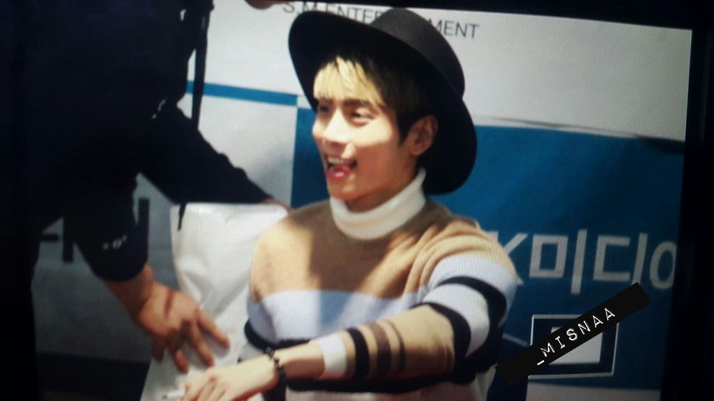 _misnaa's tweet photo. 151128 - 종로점싸인 - Puppy ;; #종현 https://t.co/n5kAU80WeS