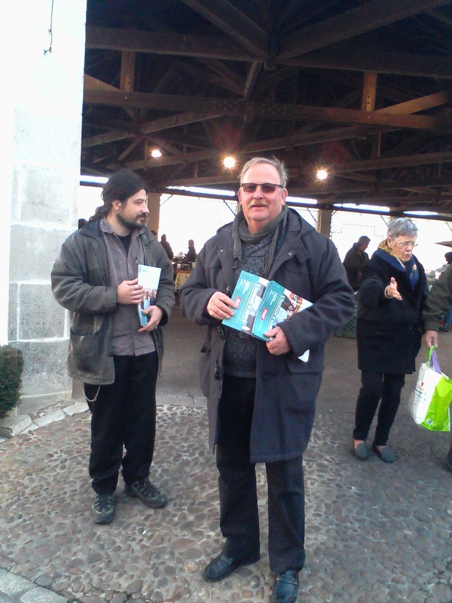 ArnoAllar's tweet photo. Sur le marché de Neuvic #ALPC @dartigolles2015 @Lavoixdejacquou #Regionales2015 https://t.co/RhtCJm3ON4