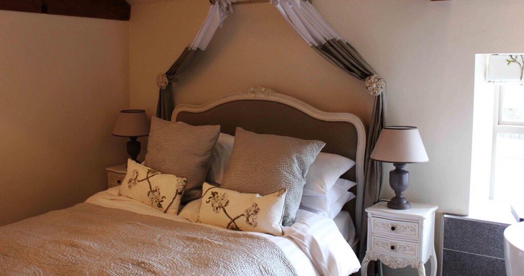 Fleece_Inn's tweet photo. Sunday Stay &amp; Dine 

Treat yourself to a three course from our Sunday menu and rest it off in one of our rooms £99 https://t.co/CGAbSyIIQv