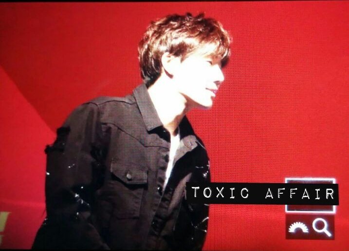 ToxicAffair's tweet photo. 151128 롯데 슈퍼 콘서트 #성규 #명수 오룬쪽 왼쪽 ~ 턱선 예뻐 💝 https://t.co/FsE039My5k