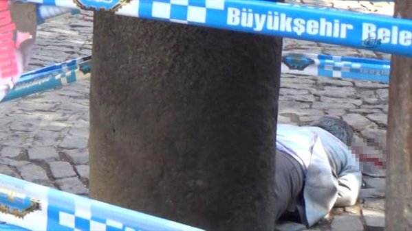 Fatihaca's tweet photo. Çatışma ortasında kalmadı, Tahir Elçi, kafasından tek kurşunla vurularak öldürüldü. https://t.co/8EZ54ejCVF