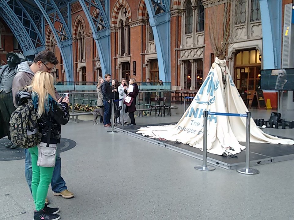 mathewhiggins11's tweet photo. A very thought provoking dress, gathering a lot of interest  #dress4ourtime #climatechange #ParisClimateConference https://t.co/EWhg8TLodQ