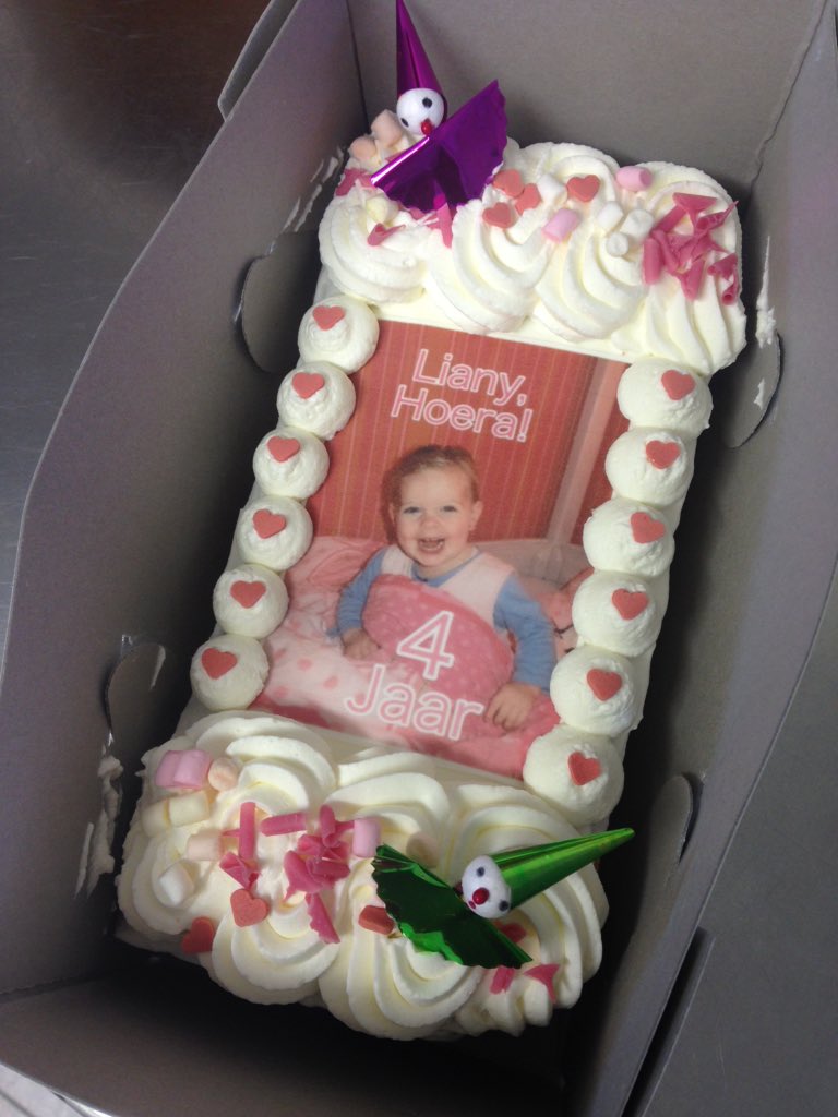 Verjaardag pompadour 🎉 bestellen via de facebookpagina van Buskwietjun🎂